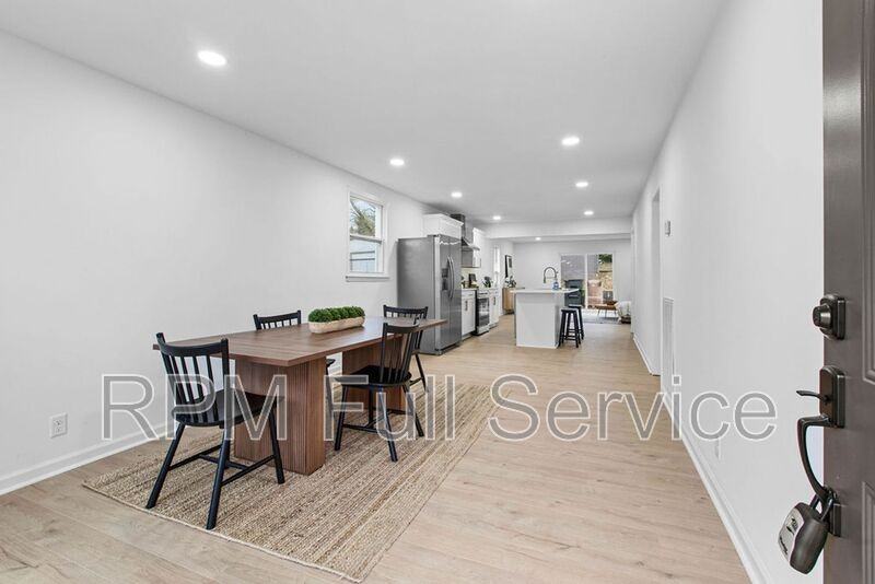 1025 42nd Ave N - Photo 2 of 41