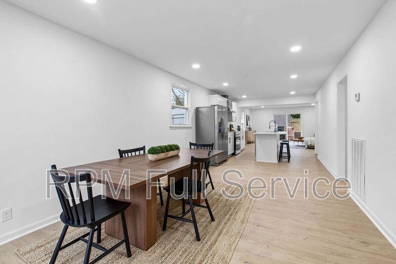 1025 42nd Ave N - Photo 3 of 41