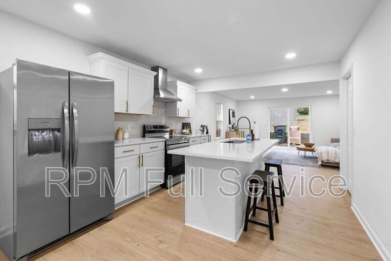 1025 42nd Ave N - Photo 7 of 41