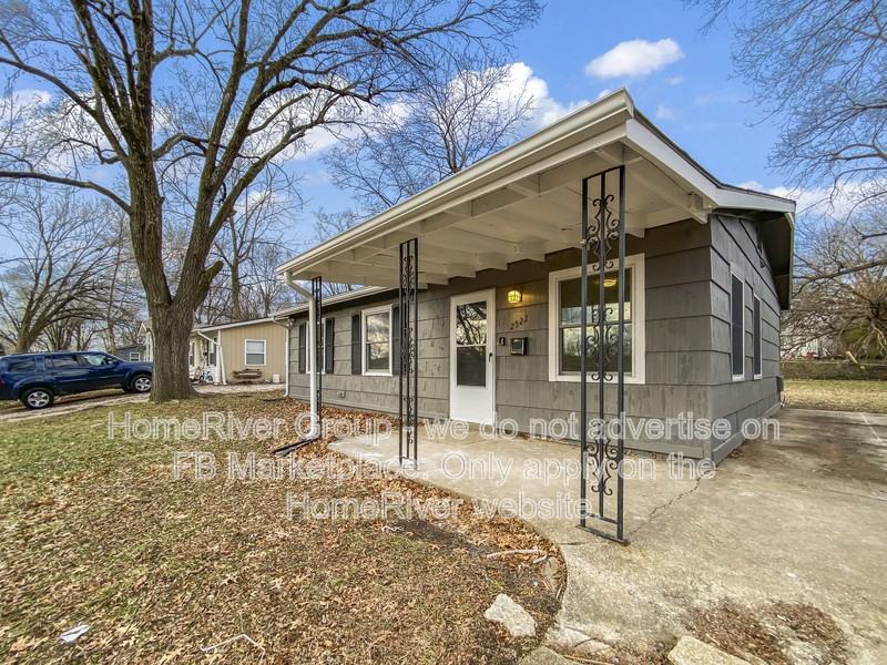2522 S 48th St - Photo 3 of 21
