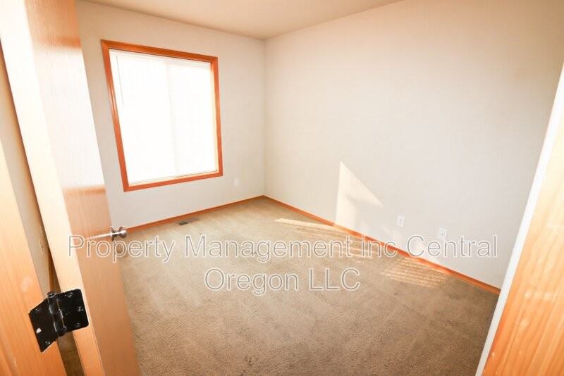 3041 Ne Canoe Ct - Photo 3 of 16