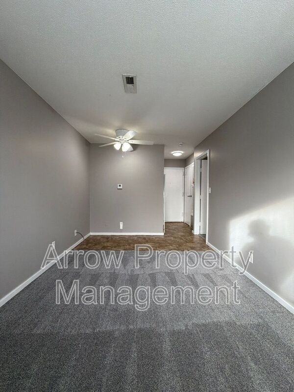 1111 E St #6 - Photo 3 of 8