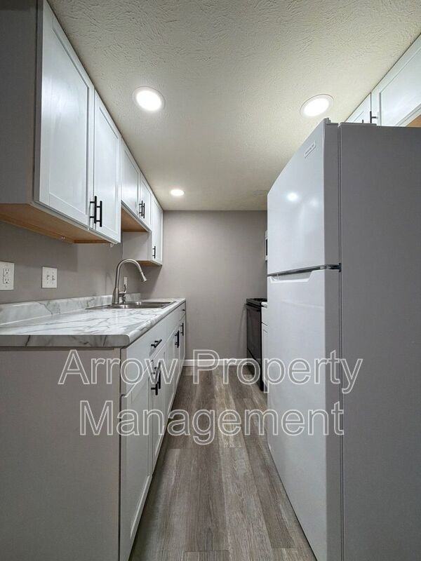 2110 J Street #2 - Photo 4 of 9