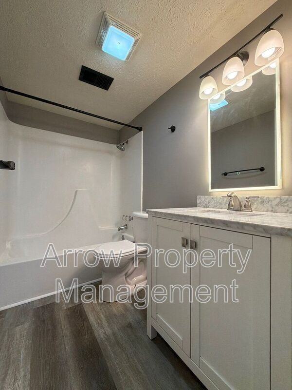 2110 J Street #2 - Photo 5 of 9