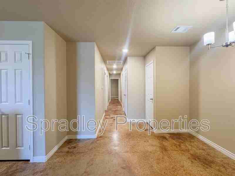 1013 Menard Ct Apt A - Photo 7 of 14