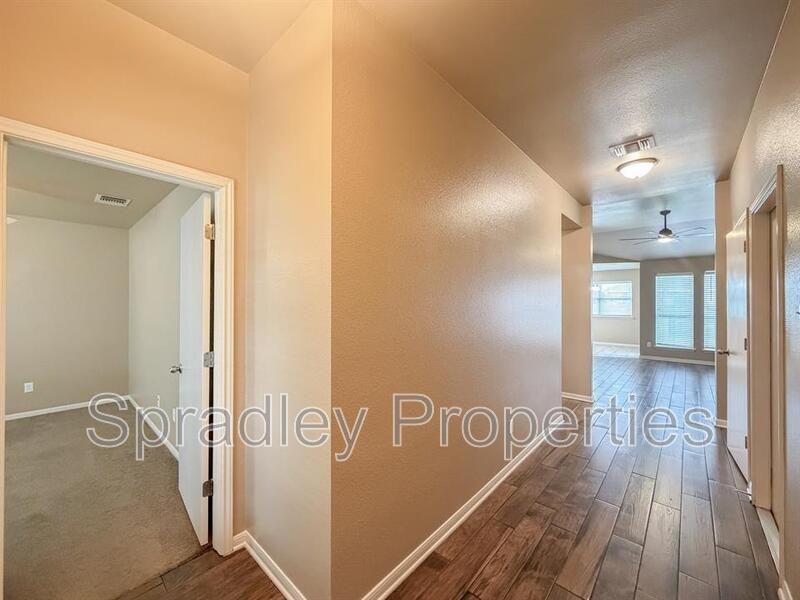 1112 Roanoke Dr - Photo 2 of 23