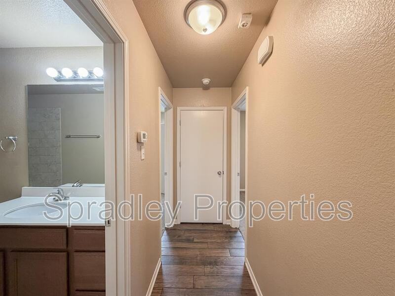 1112 Roanoke Dr - Photo 5 of 23