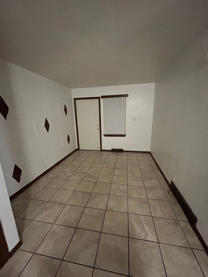 40Plex - Photo 3 of 14