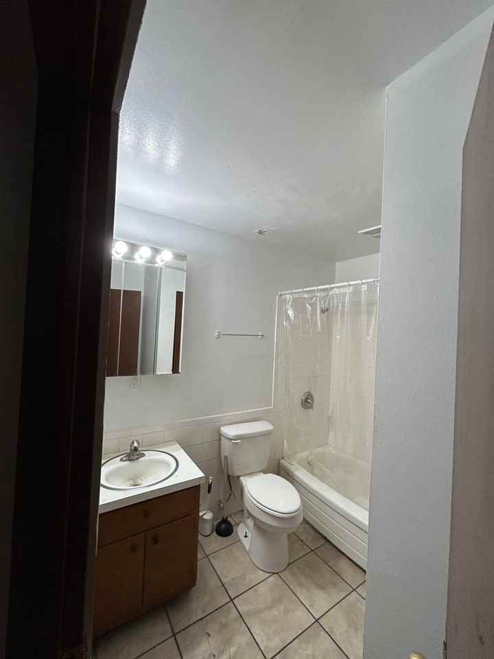 40Plex - Photo 4 of 14