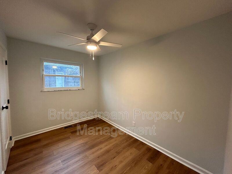 1519 Woodley Rd - Photo 5 of 11