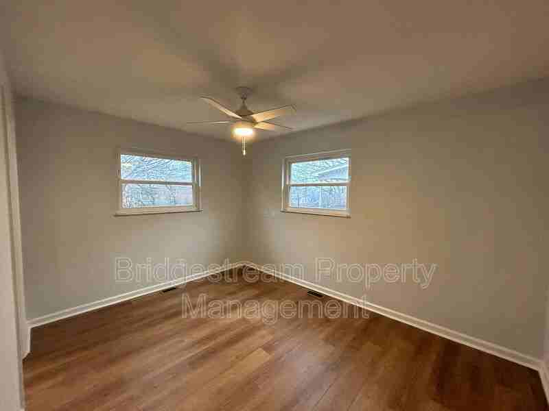 1519 Woodley Rd - Photo 6 of 11