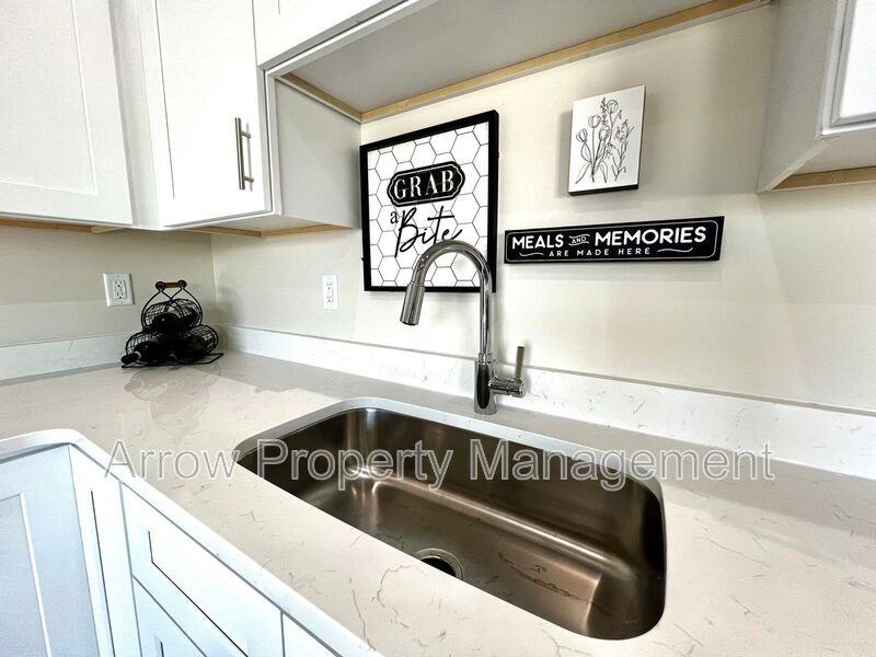 1067 North Claude Road #40 - Photo 5 of 40