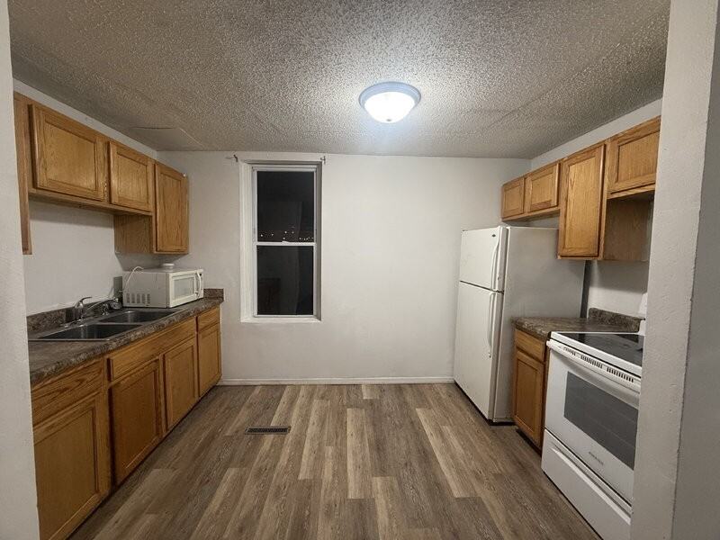 1513 Des Moines St #3 - Photo 7 of 38