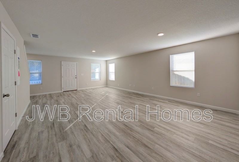 1131 Pippin St - Photo 6 of 17