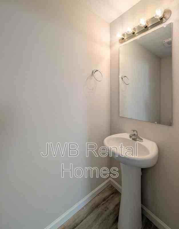 1131 Pippin St - Photo 7 of 17