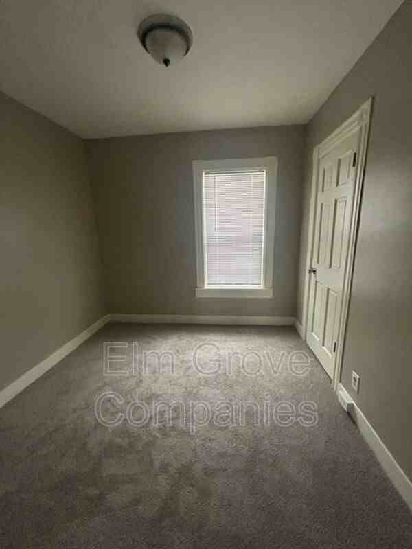 182 Hall Street #1 - Photo 4 of 9