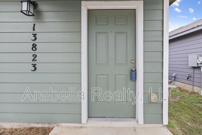 13823 Ostrich Run - Photo 2 of 17