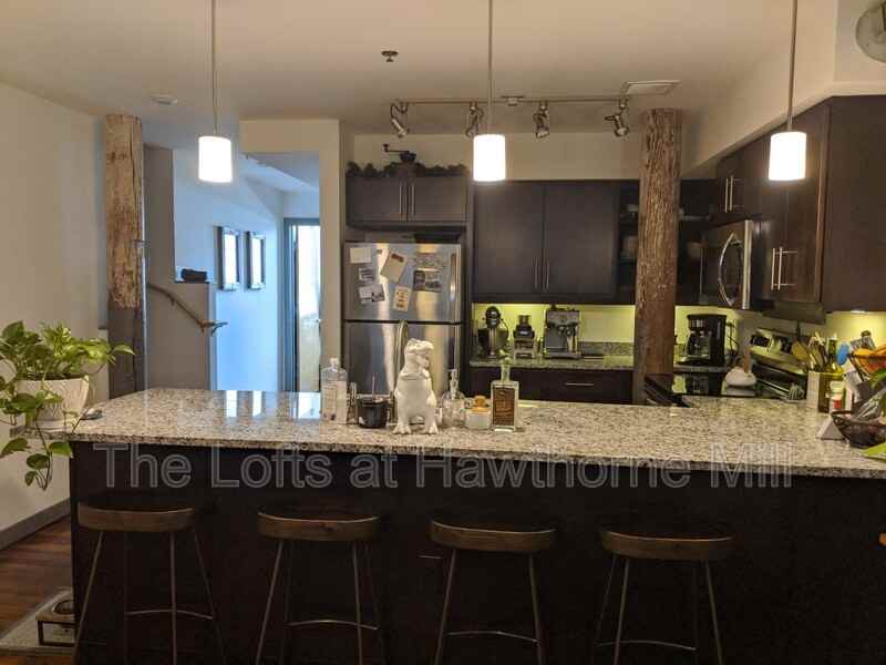 1101 Hawthorne Lane #215 - Photo 5 of 9