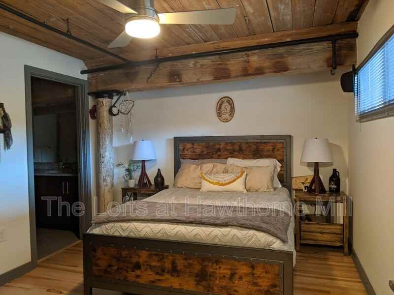 1101 Hawthorne Lane #215 - Photo 6 of 9