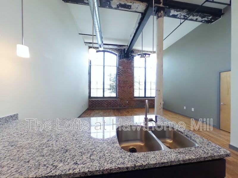 1101 Hawthorne Lane #112 - Photo 2 of 7