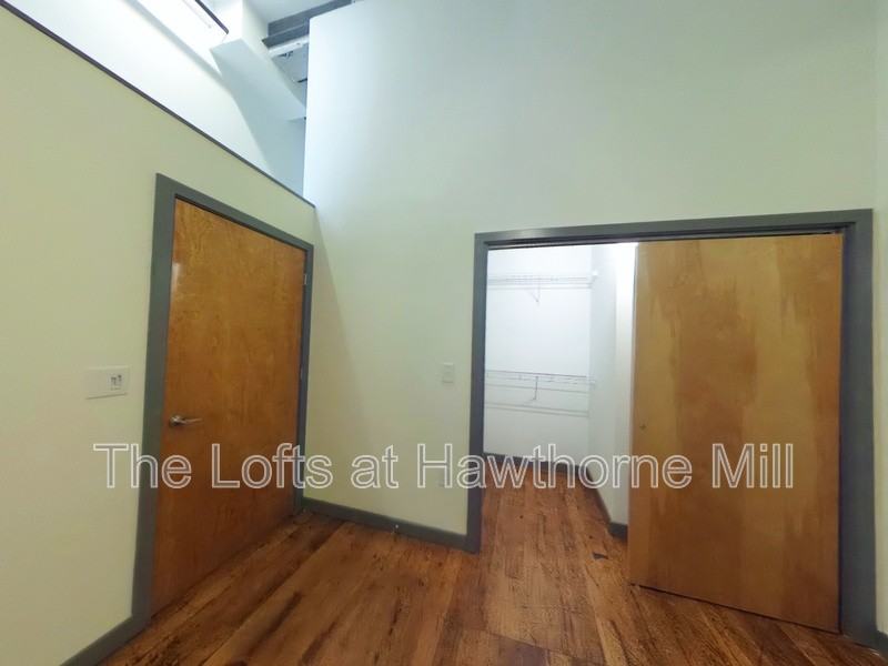 1101 Hawthorne Lane #112 - Photo 4 of 7