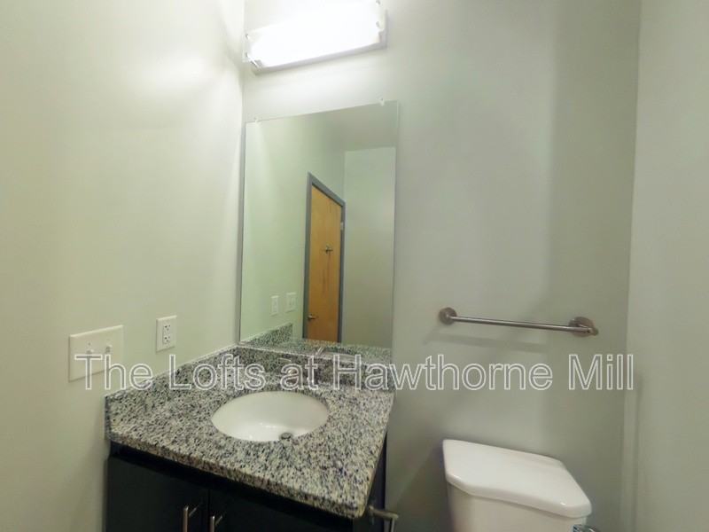 1101 Hawthorne Lane #112 - Photo 6 of 7