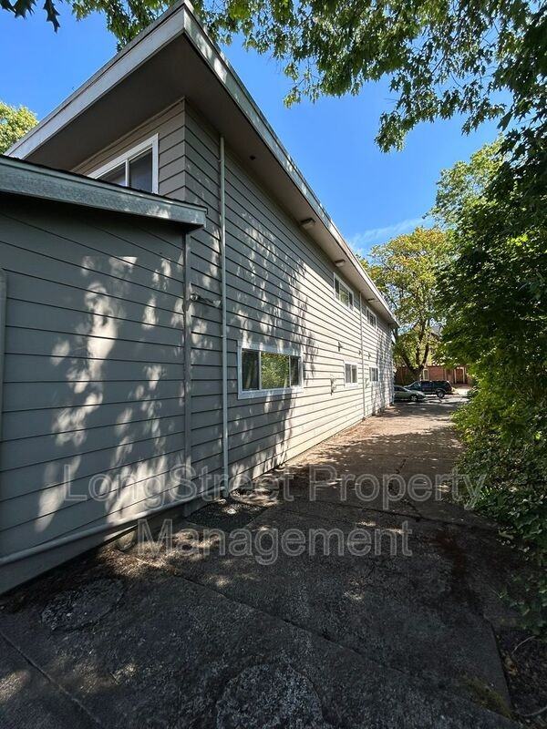 2510 Northwest Van Buren Avenue #7 - Photo 5 of 8