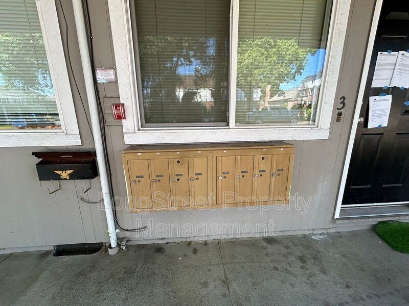 2510 Northwest Van Buren Avenue #7 - Photo 7 of 8