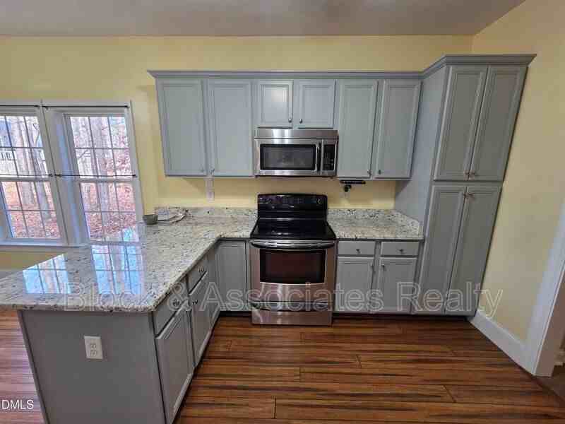 143 Rawhide Dr - Photo 2 of 17