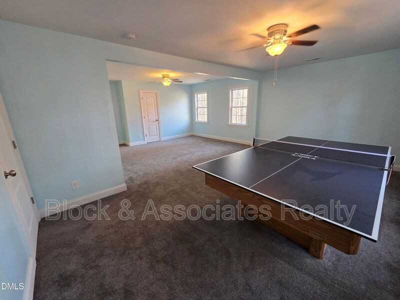 143 Rawhide Dr - Photo 4 of 17