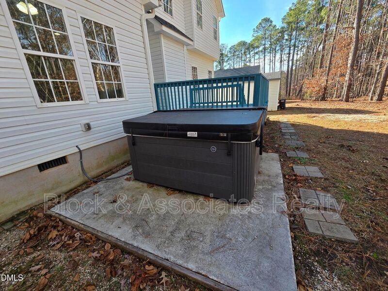 143 Rawhide Dr - Photo 5 of 17