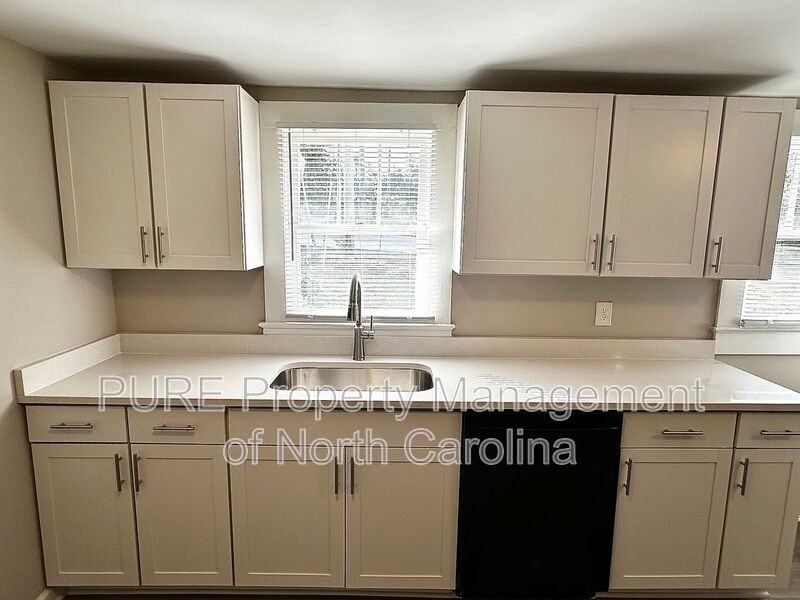 606 Carver Dr - Photo 3 of 29