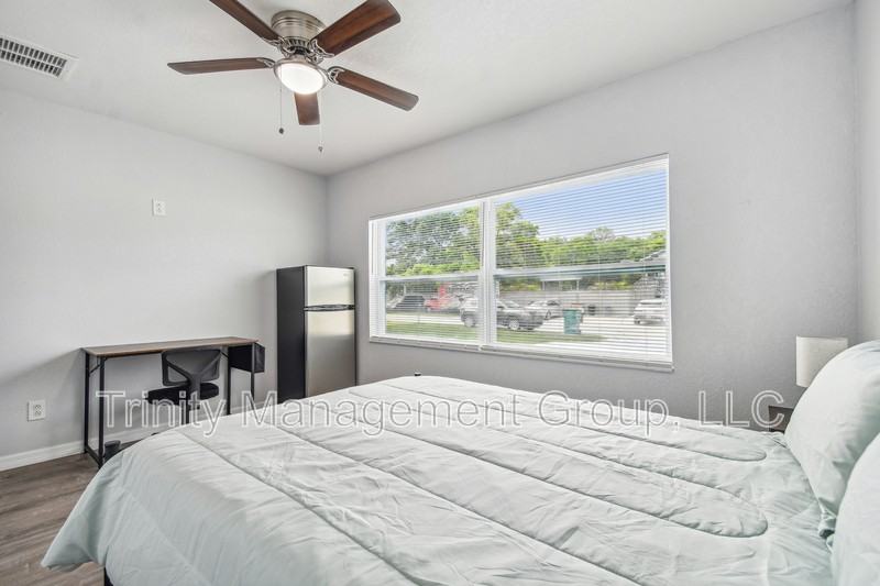 380 Jeru Blvd - Photo 3 of 21