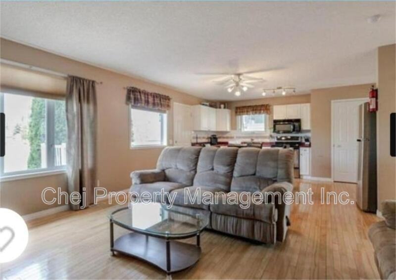 838 118a Street NW - Photo 5 of 8