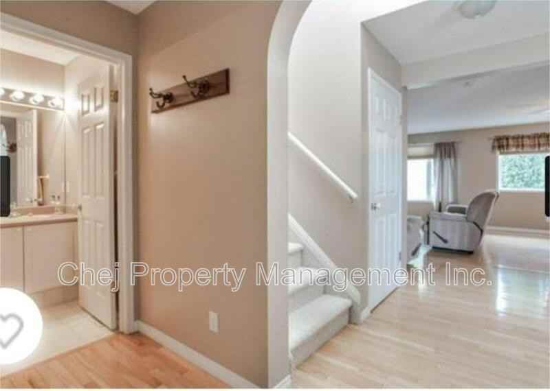 838 118a Street NW - Photo 7 of 8