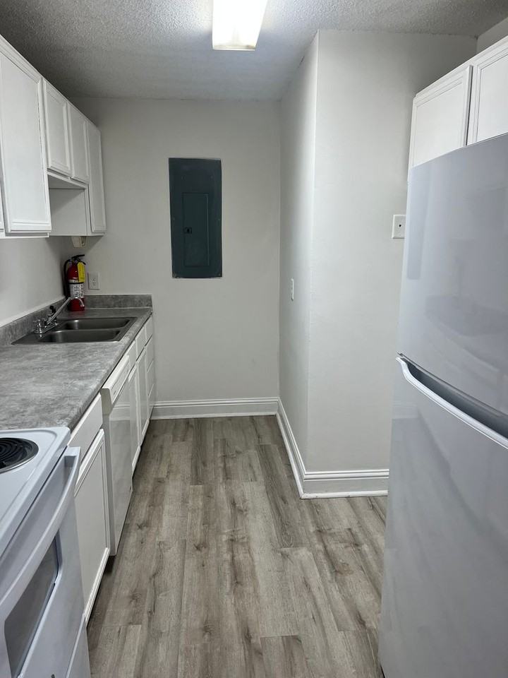 1187 Edna Pl - Photo 2 of 8