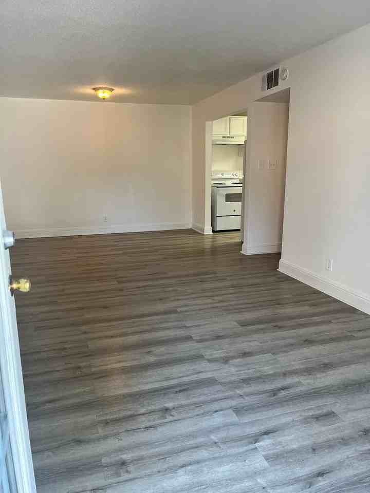 1187 Edna Pl - Photo 4 of 8