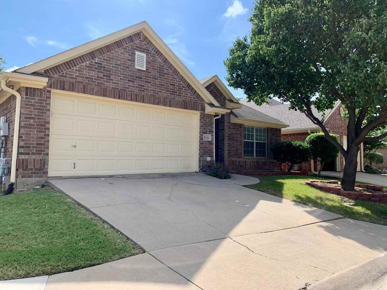 1920 Cavender Circle - Photo 2 of 21