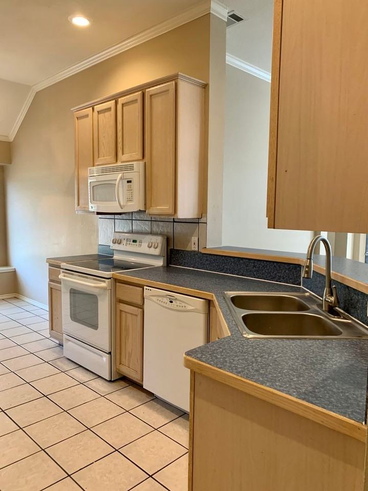 1920 Cavender Circle - Photo 6 of 21