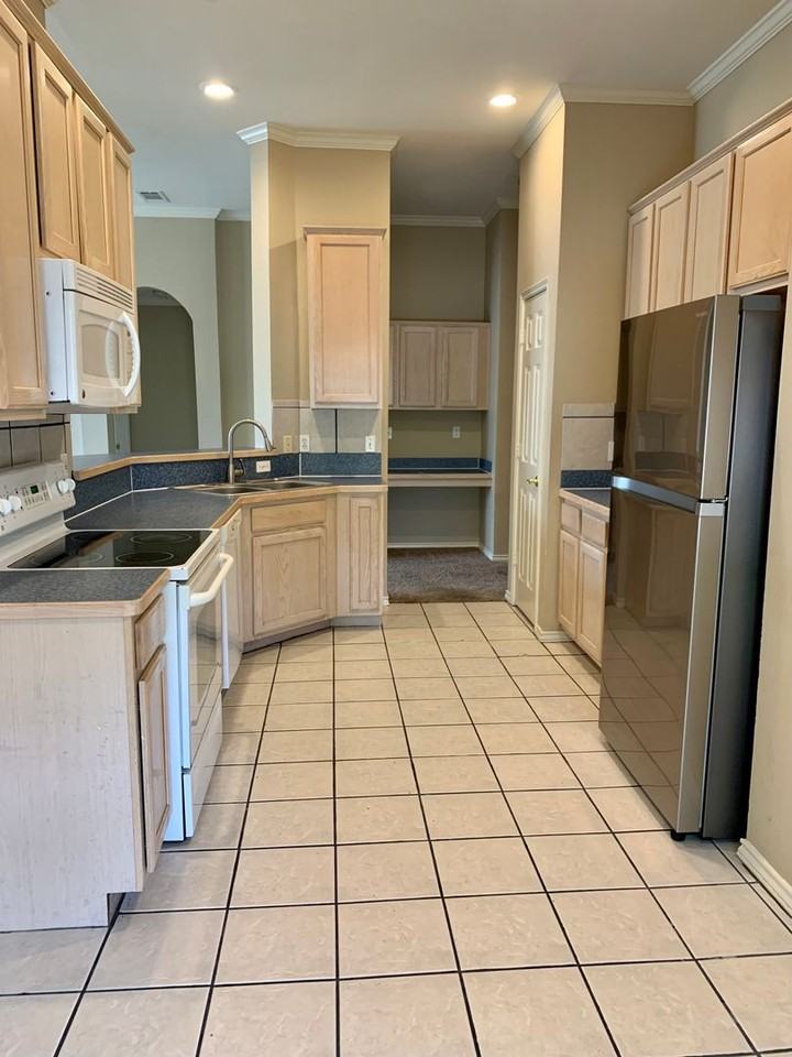 1920 Cavender Circle - Photo 7 of 21