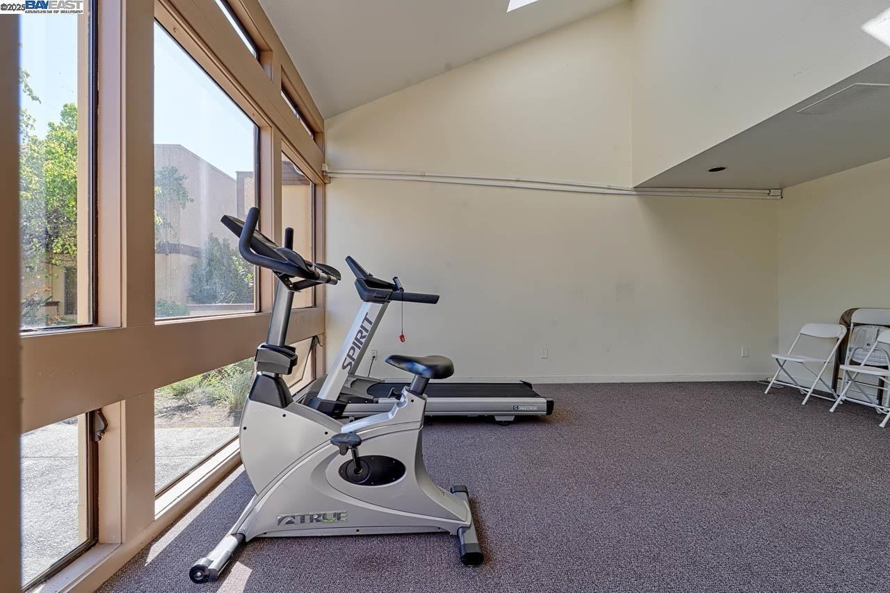 3300 Wolcott Cmn - Photo 2 of 8