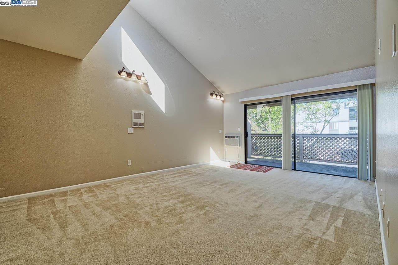 3300 Wolcott Cmn - Photo 7 of 8