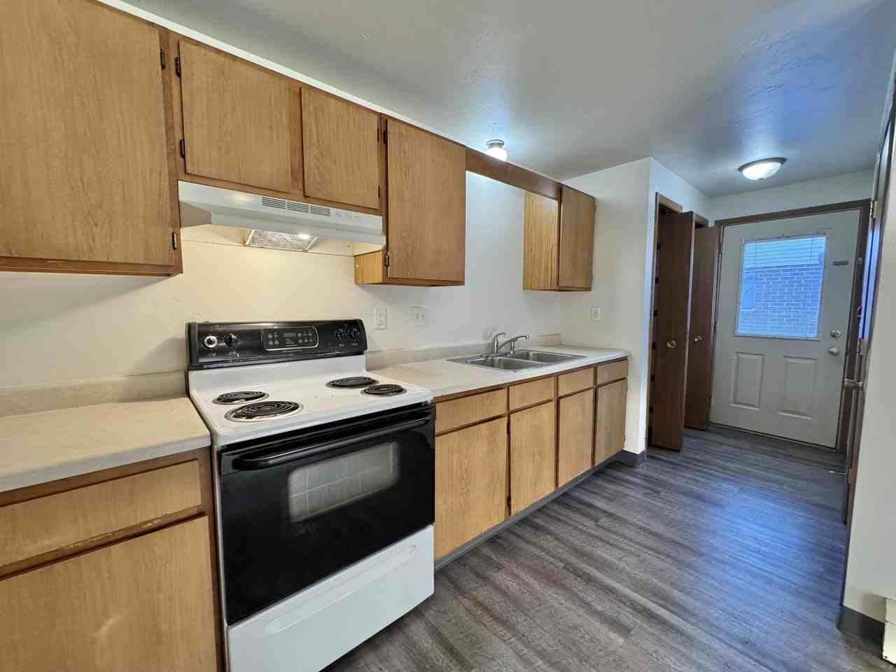 311 Leeland Street - Photo 2 of 19