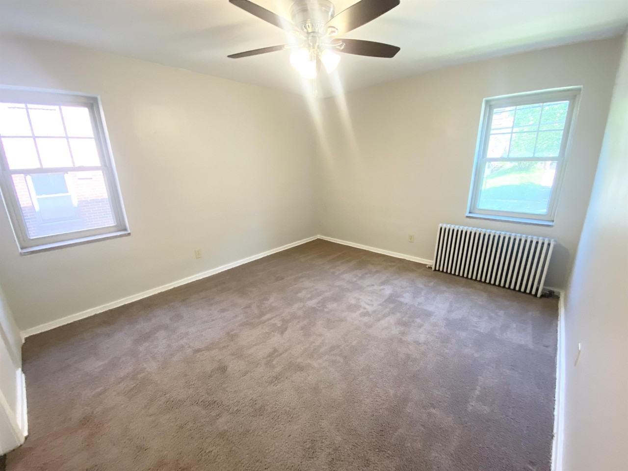 KINGSLEY APARTMENTS -- 013 - Photo 4 of 25