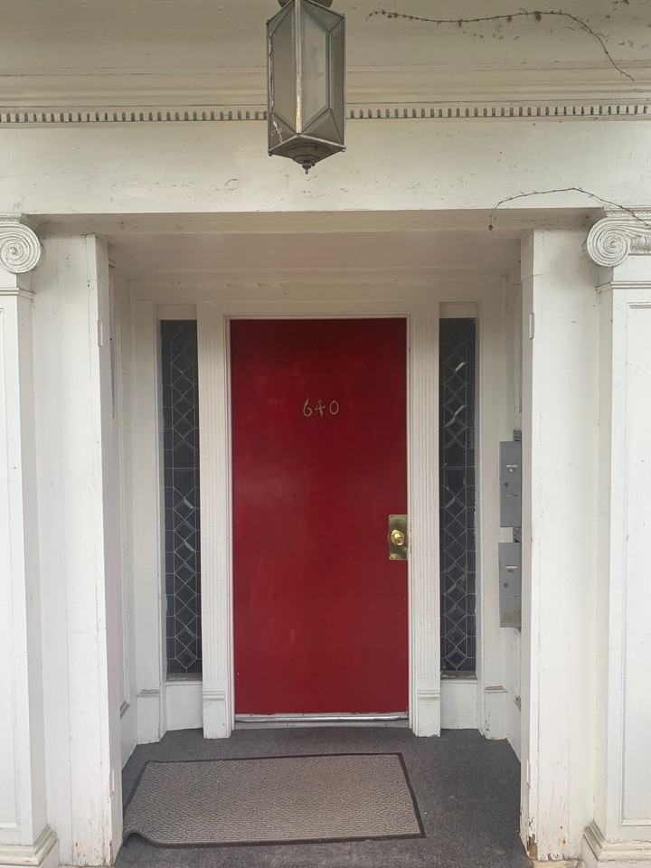 640 College Street - Photo 2 of 15