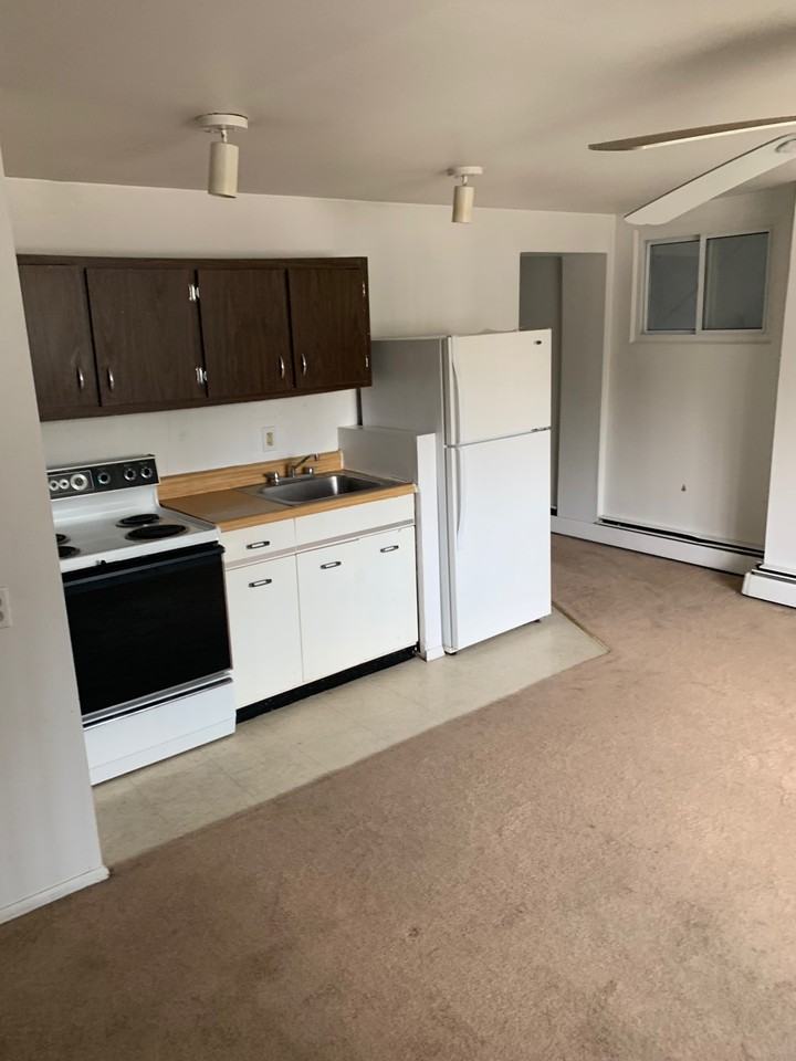 640 College Street - Photo 3 of 15