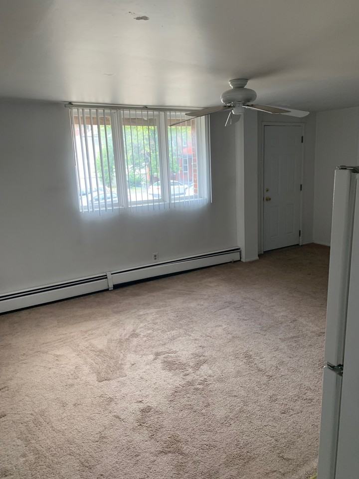 640 College Street - Photo 4 of 15