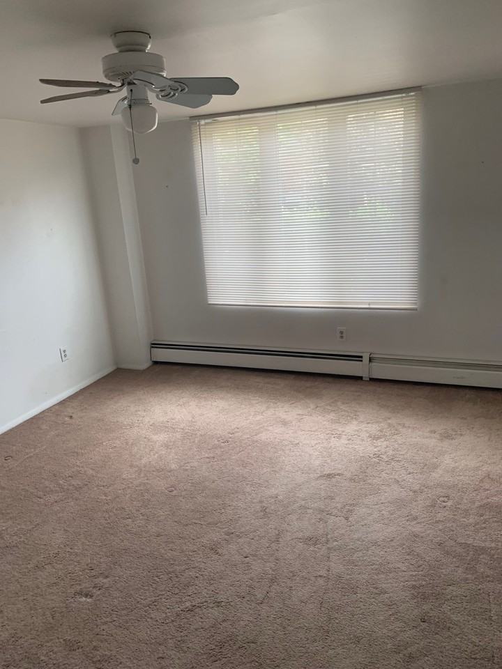 640 College Street - Photo 5 of 15