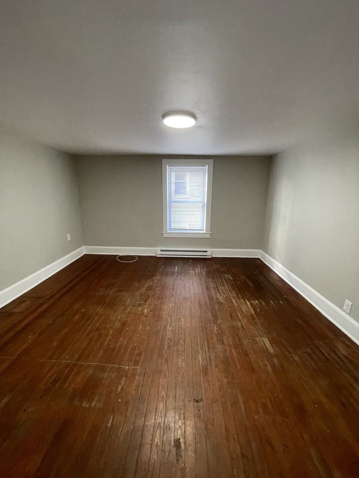 225 Broad Street- Unit B - Photo 7 of 11