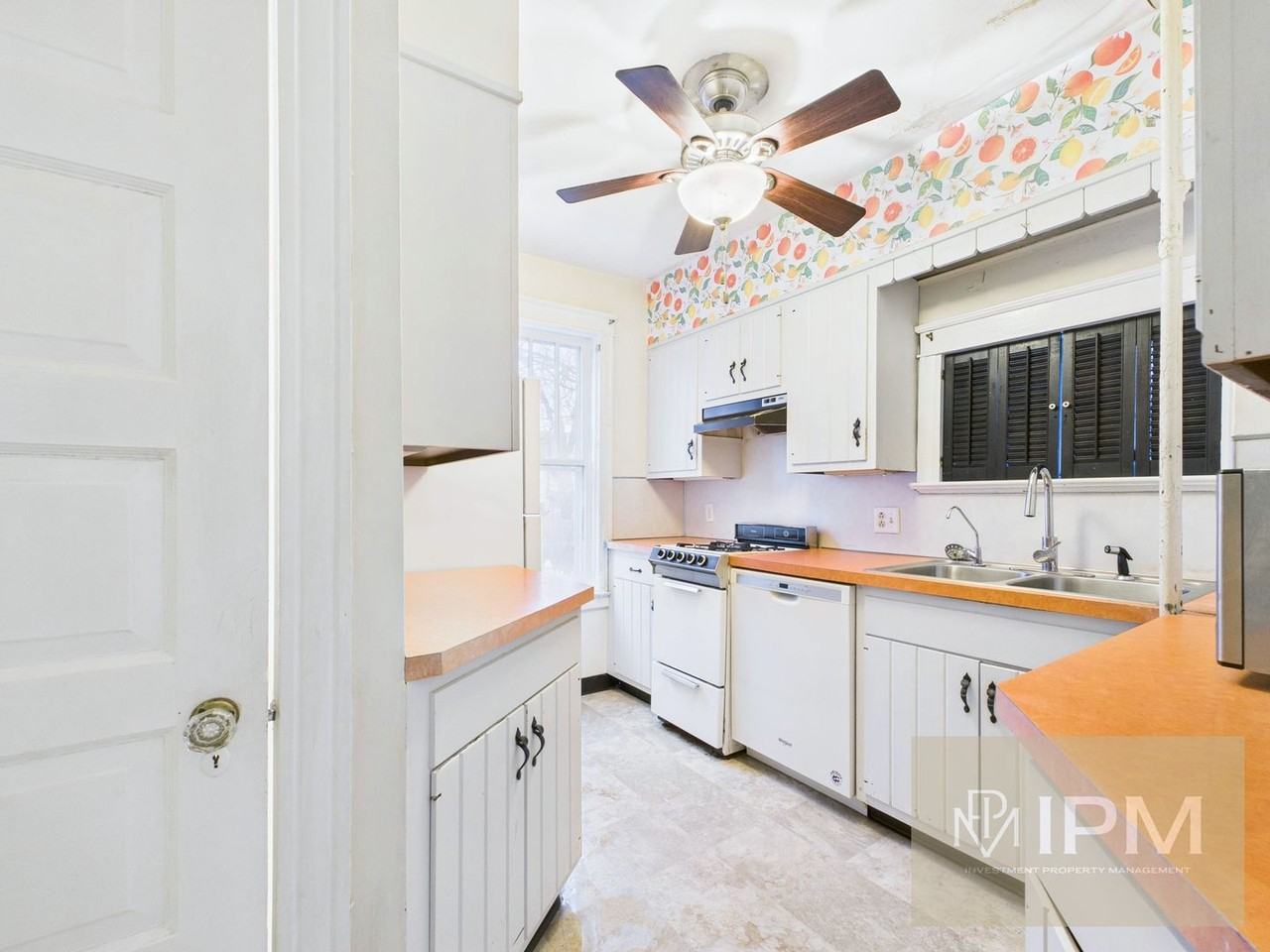 12 S Royal St - Photo 7 of 25